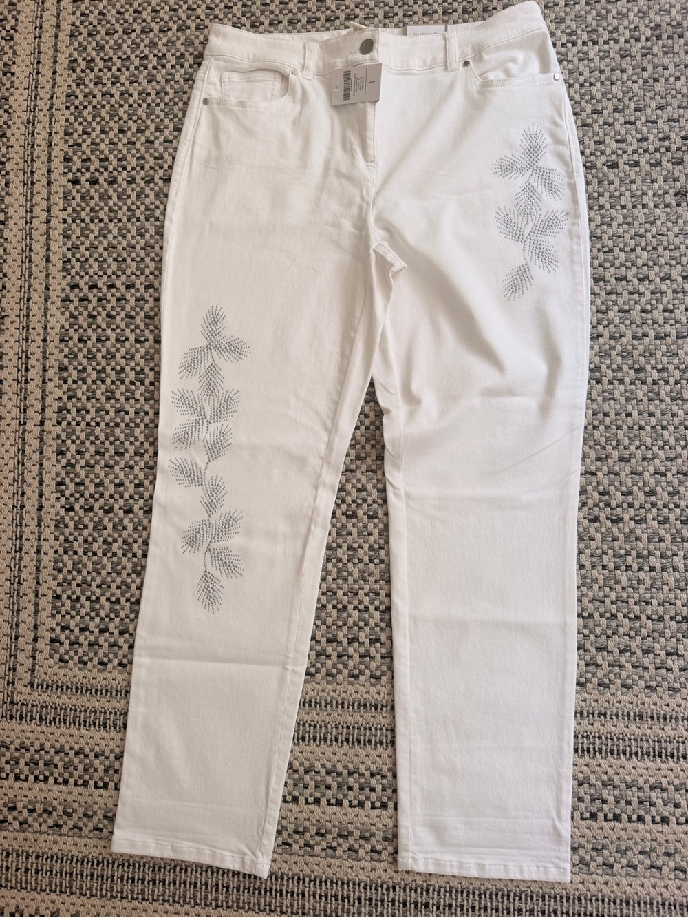 Chico's White Ankle Cropped Jeans with Subtle Patterns
